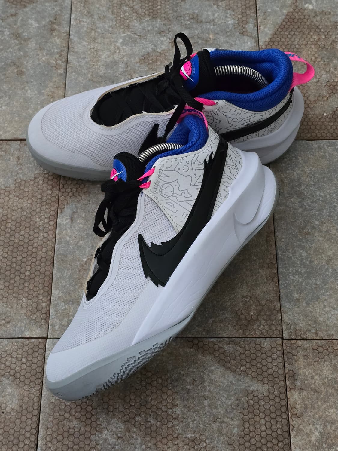 (235)나이키 스페이스잼 팀 허슬 d10 se  상품이미지3