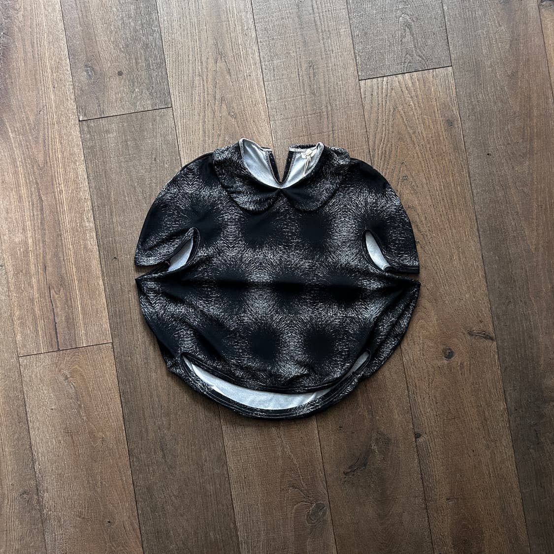 Metallic Printing Orbit Cutout Blouse 상품이미지1