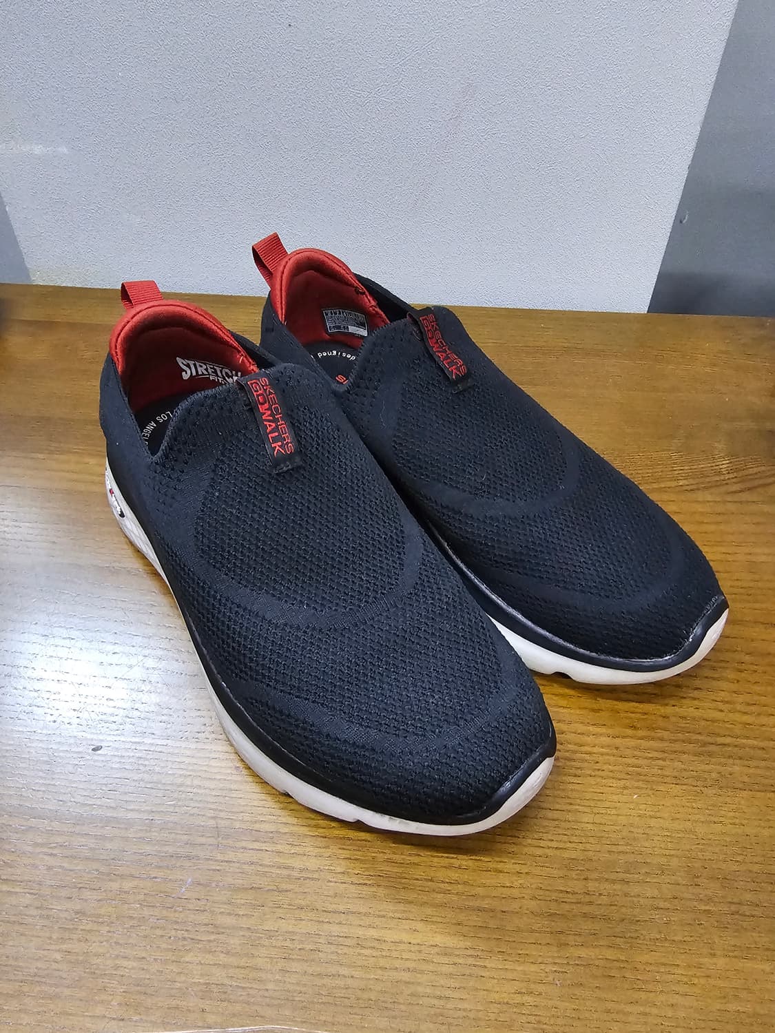 스케쳐스 고워크 블랙 슬립온 상품이미지2