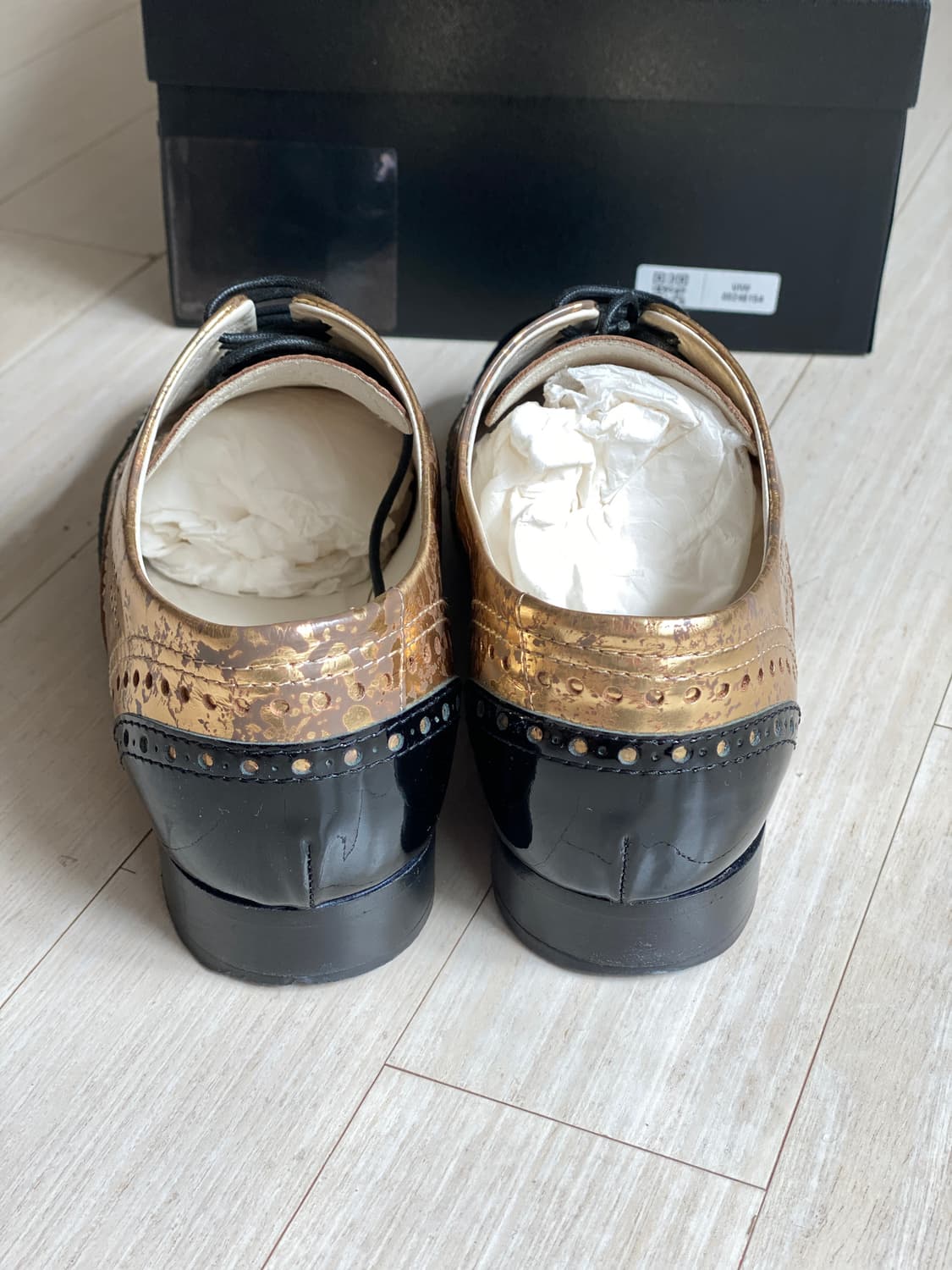 샤넬  골드&블랙 페이던트 옥스포드 슈즈. 37.5size 상품이미지3