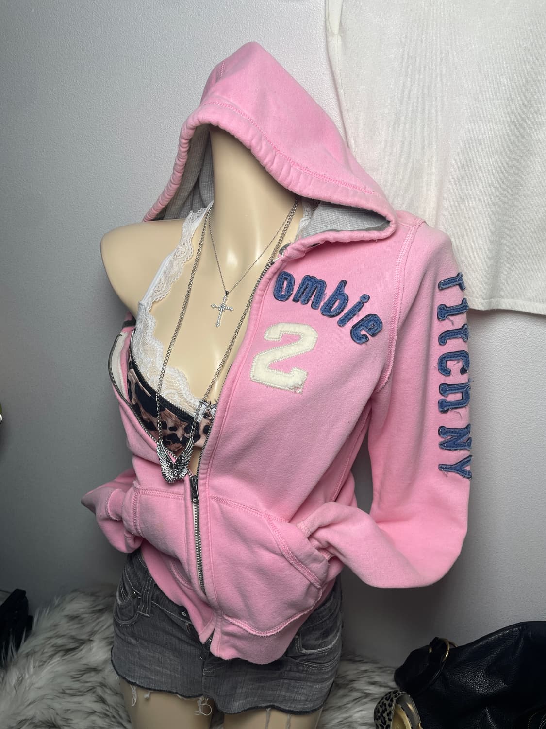 Abercrombie 아베크롬비 핑크 데미지 스펠로고 후드집업 상품이미지3