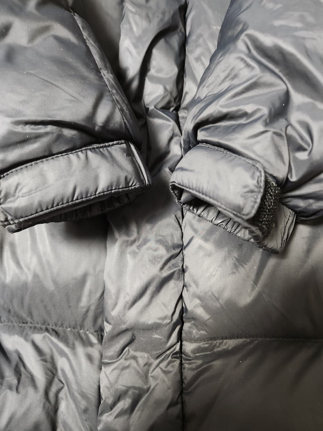 블랙야크 블랙 롱패딩 사이즈165(성인여성m정도)

여러 중고사이트에도  상품이미지8