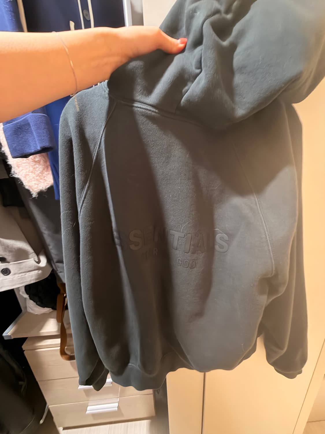 에센셜 후드티 상품이미지1