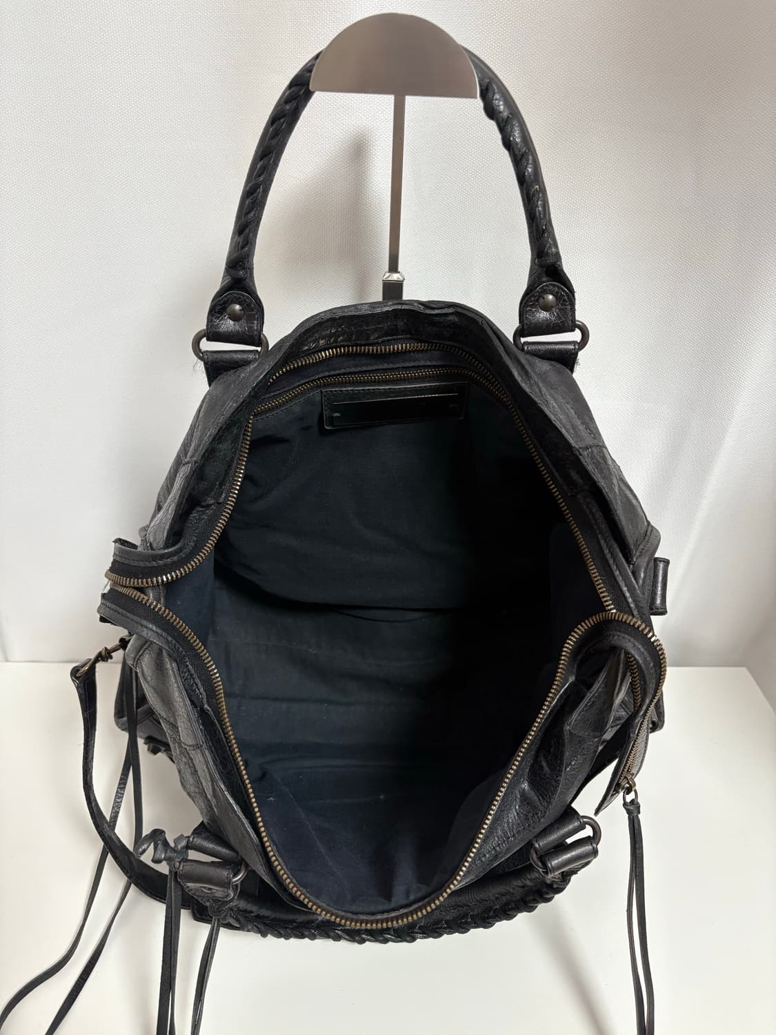 발렌시아가 시티 모터백 블랙 미디움 상품이미지7