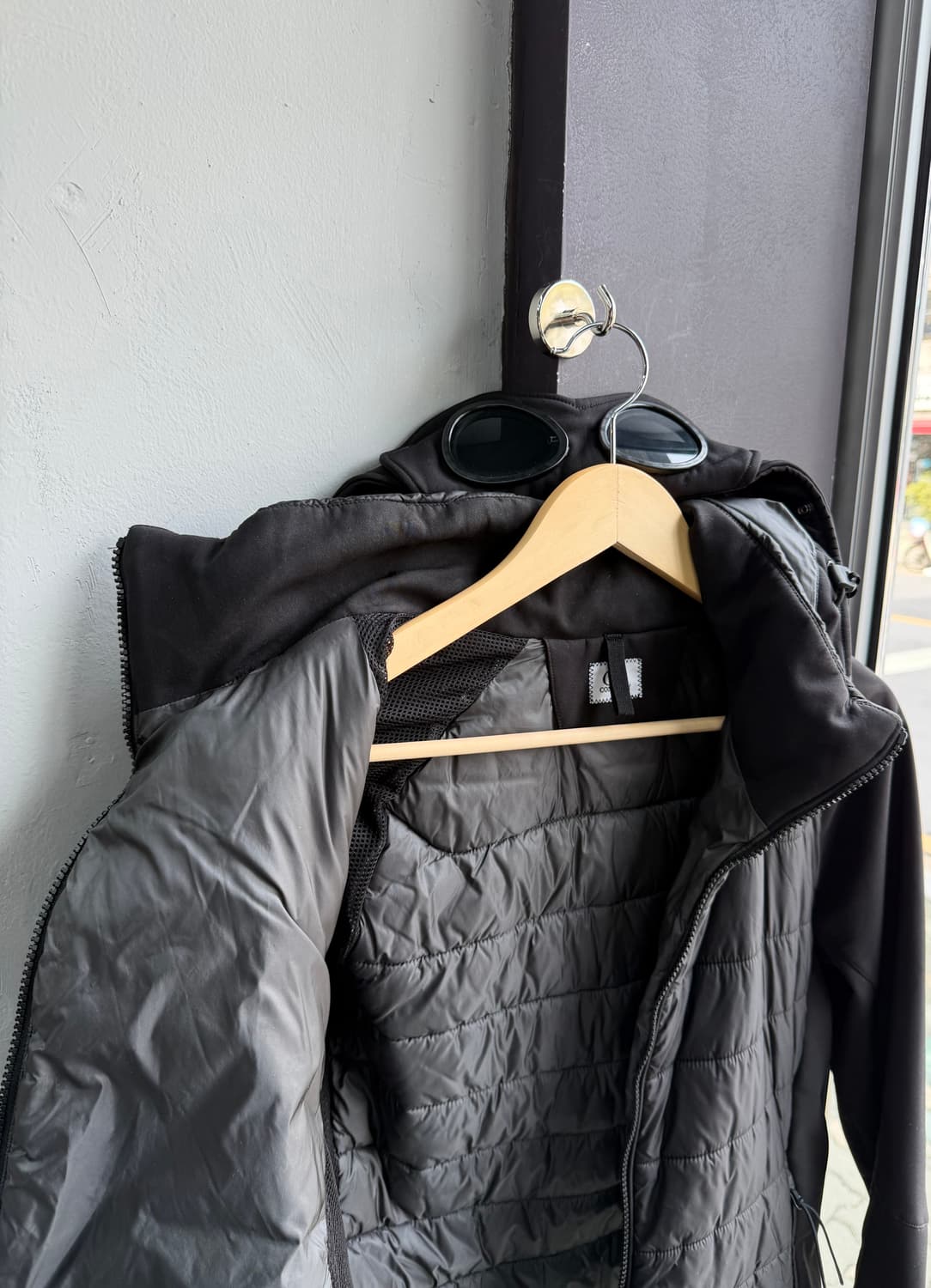 95/ 씨피컴퍼니 고글 렌즈 하이브리드 쉘 패딩 상품이미지5