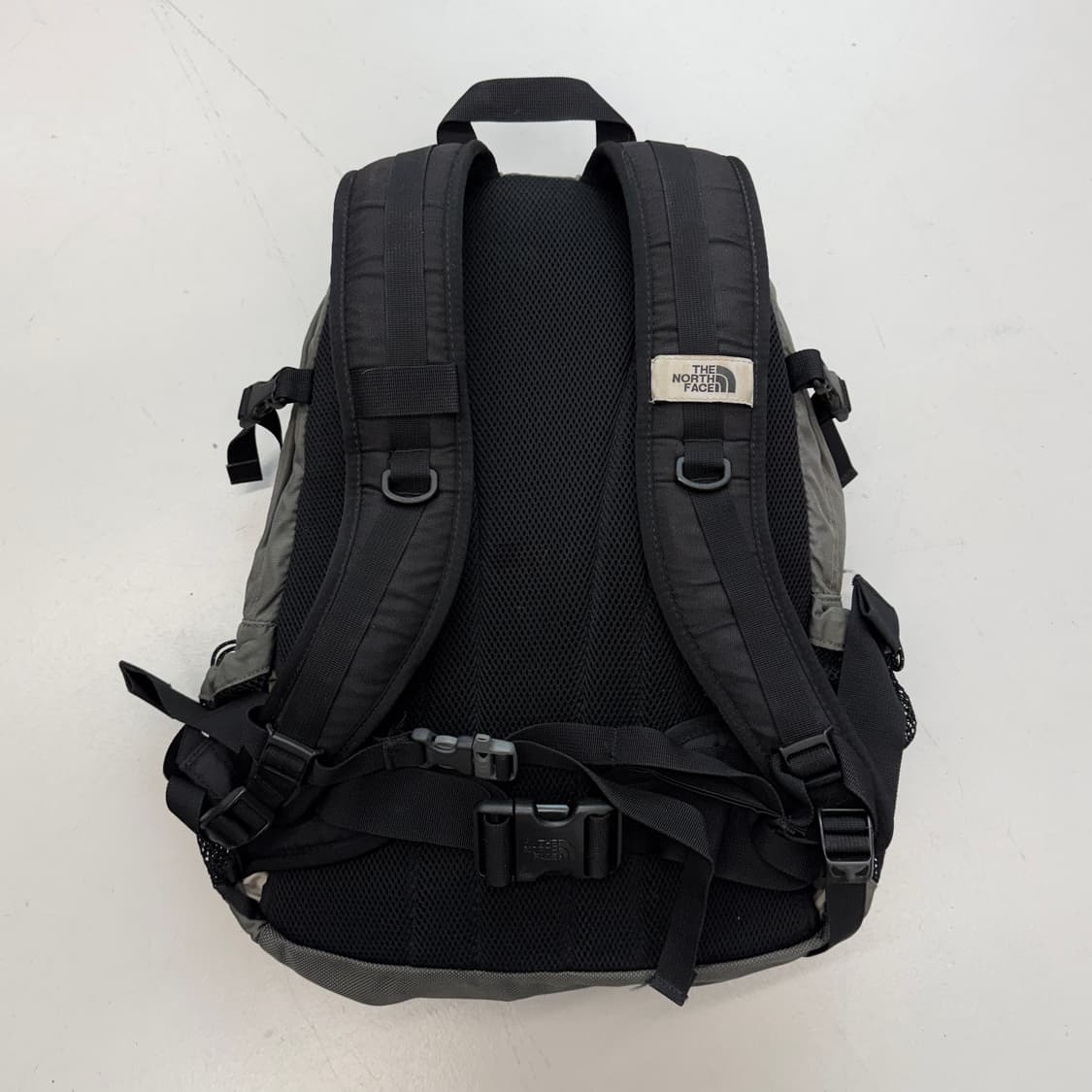 노스페이스 고프코어 보레알리스 그레이 테크니컬 백팩 상품이미지3