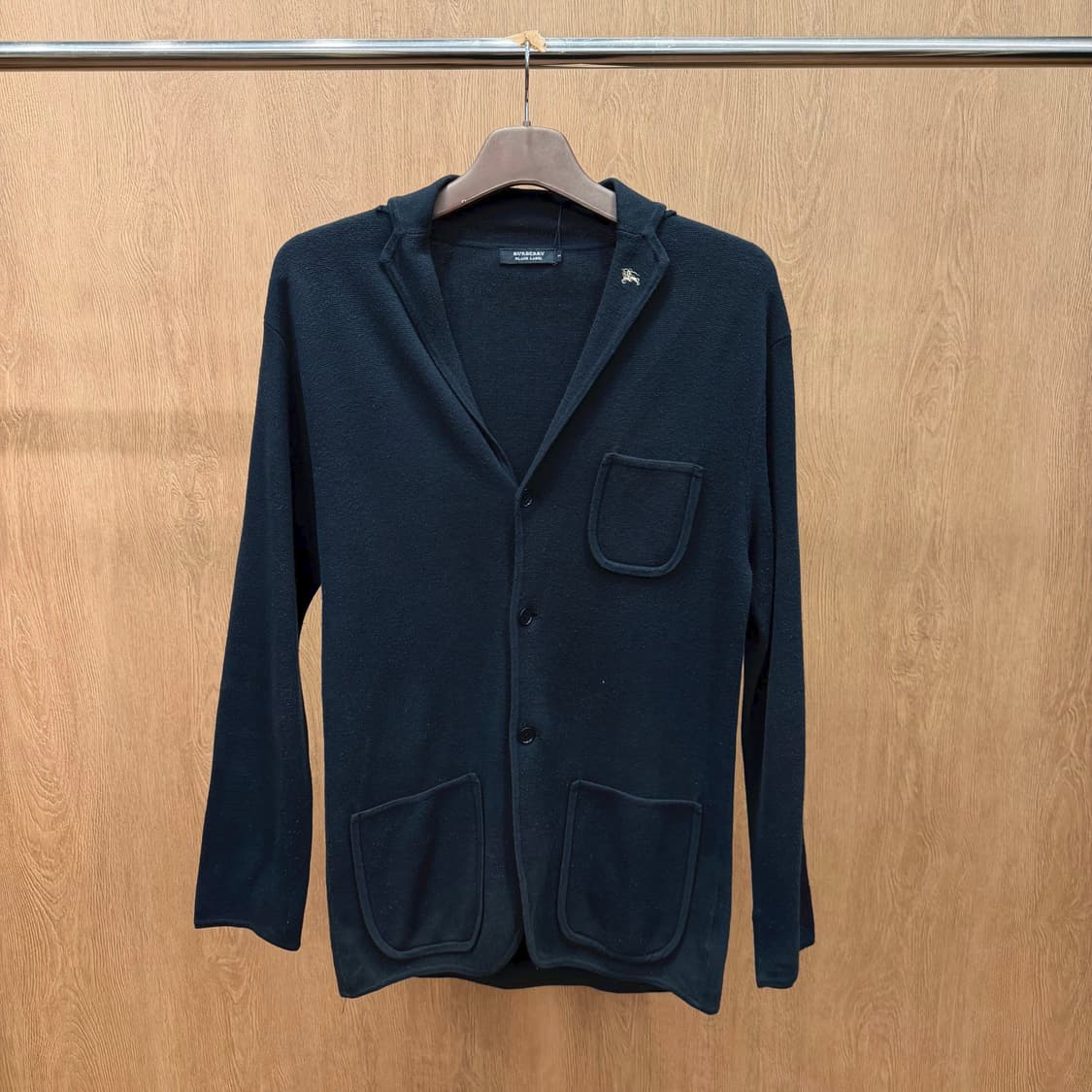 버버리 블랙 라벨 코튼 자켓 카라 로고 자수 패치 포켓 디테일 블랙 상품이미지2