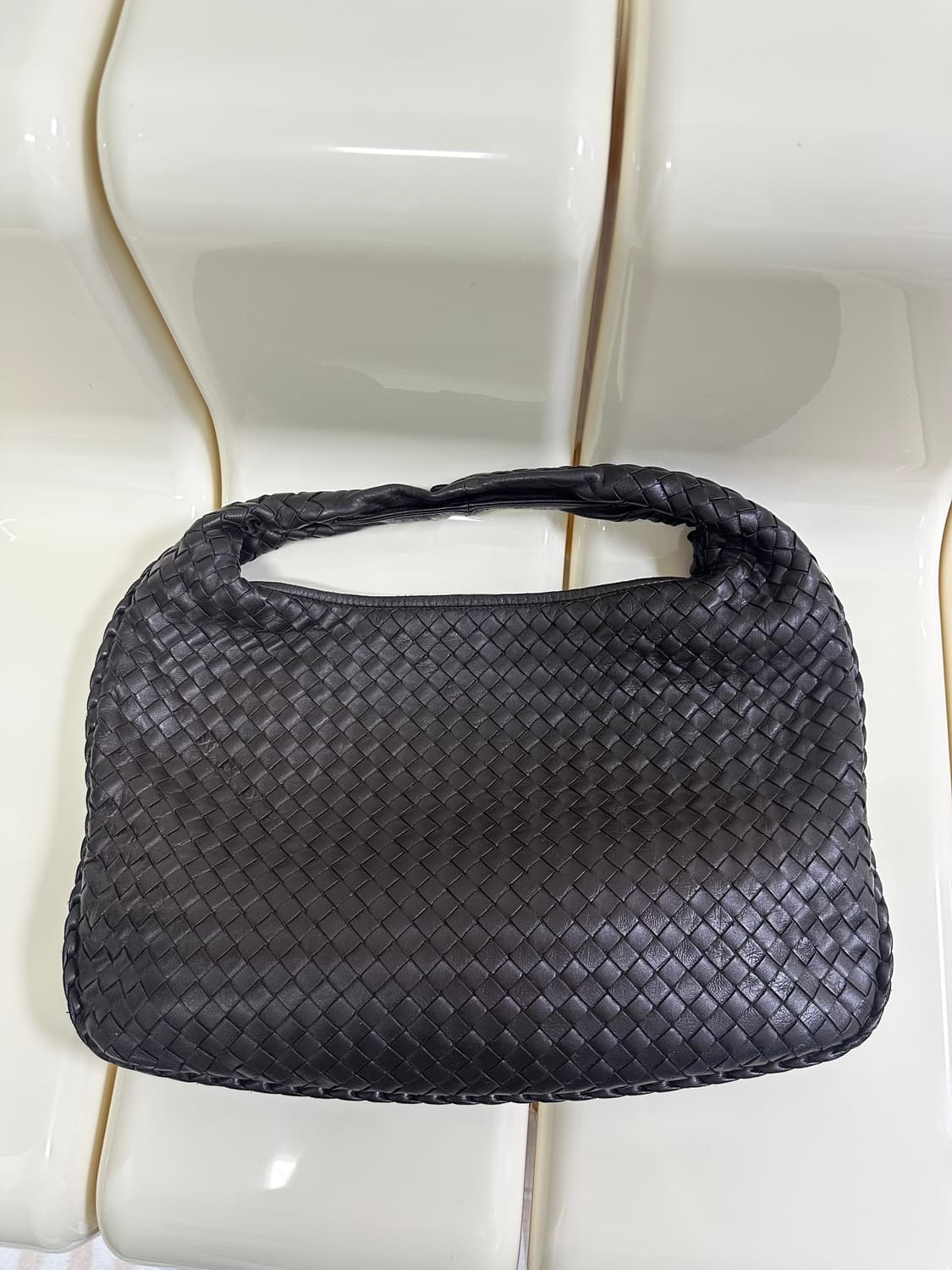 [A+ 정품] 보테가베네타 인트레치아토 호보백 다크브라운 상품이미지3