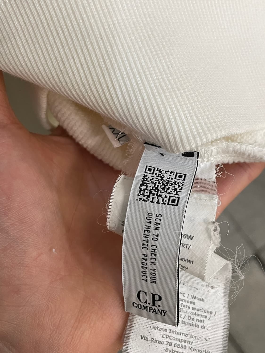 CP 씨피 컴퍼니 렌즈 맨투맨 상품이미지5