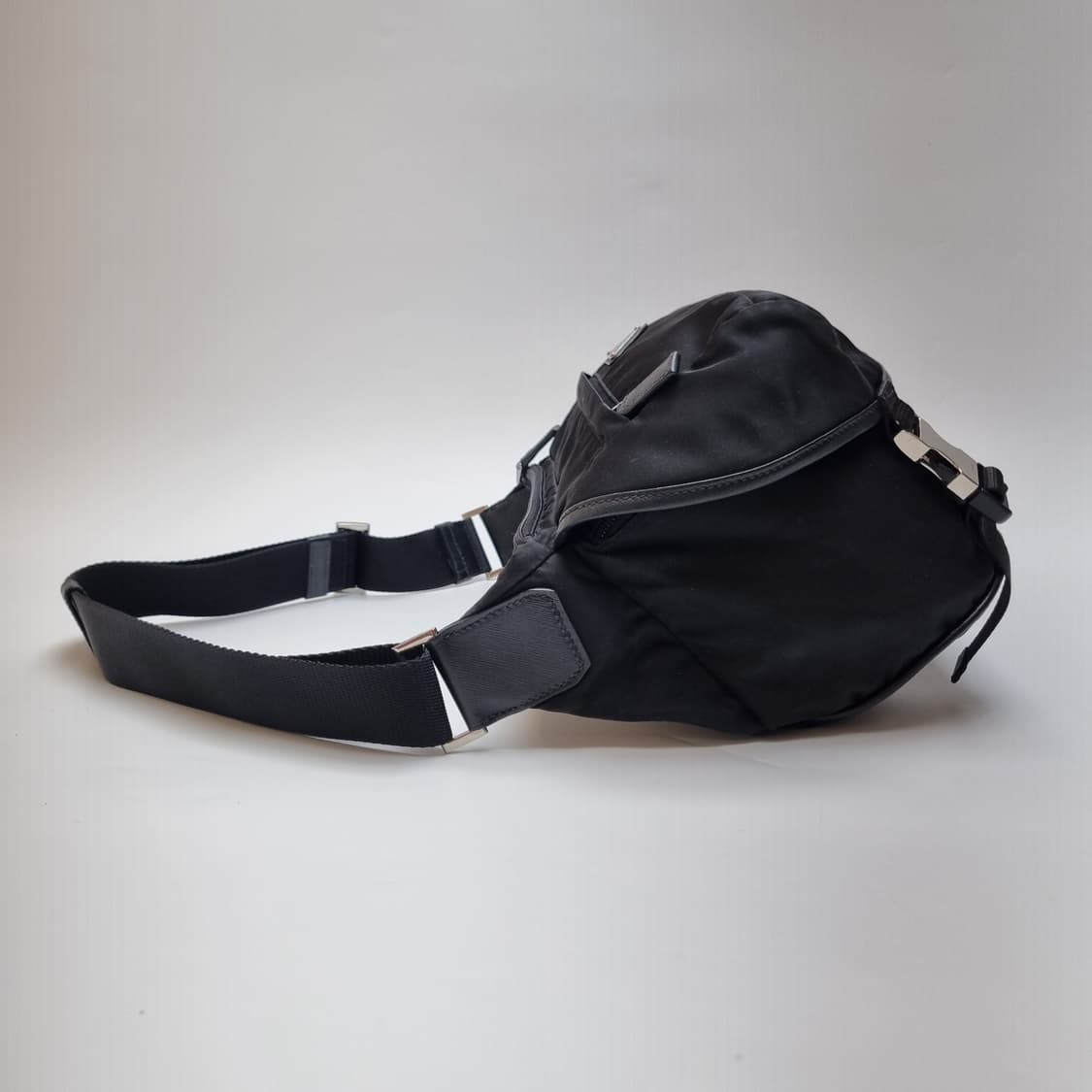 프라다 PRADA 리나일론 바이커백 미듐 크로스백 벨트백(2VH994) 상품이미지5