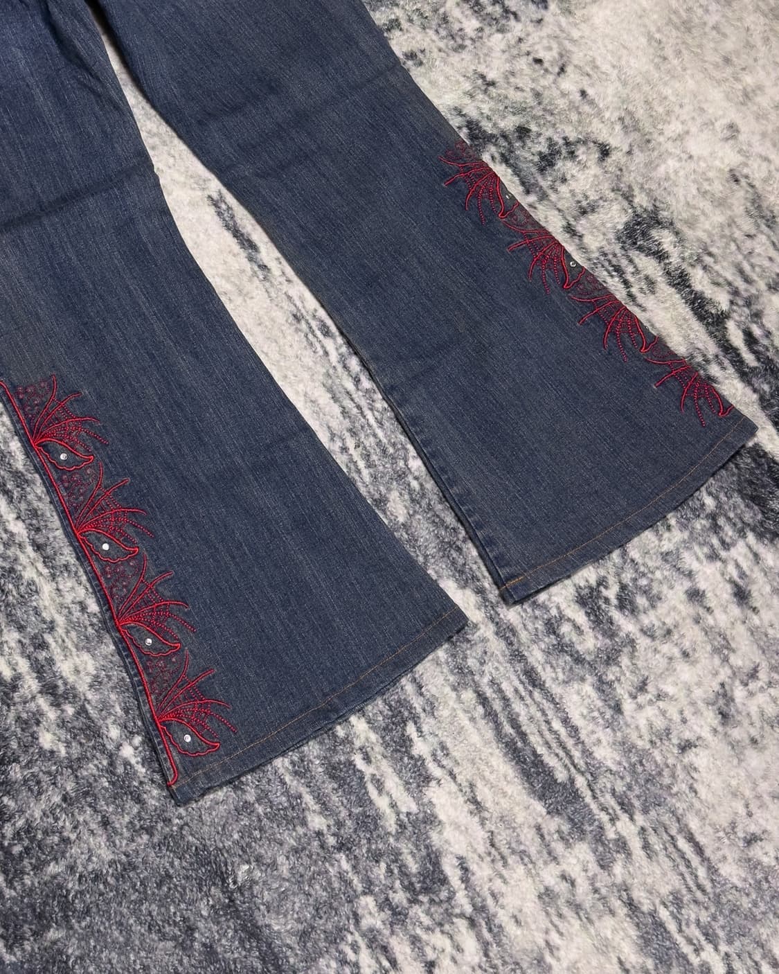 {UNKNOWN} Red Embroidered Flare Jeans    상품이미지6