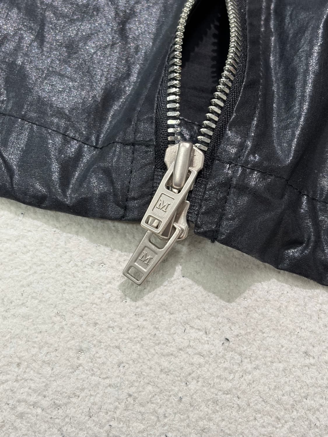 마뗑킴 로고 코팅 점퍼 OS 블랙 상품이미지2