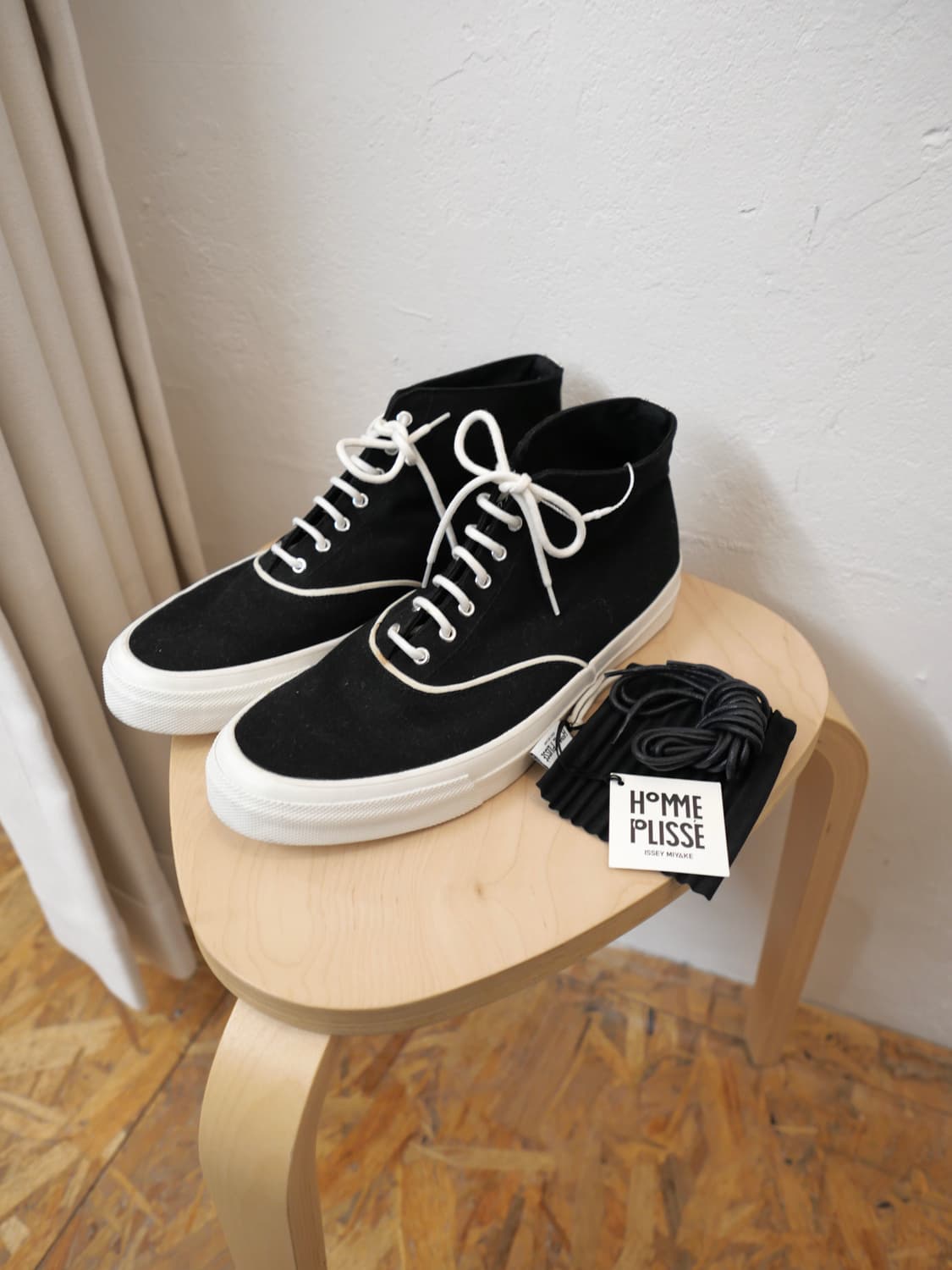 옴므 플리세 x 와쿠와 스니커즈 상품이미지1