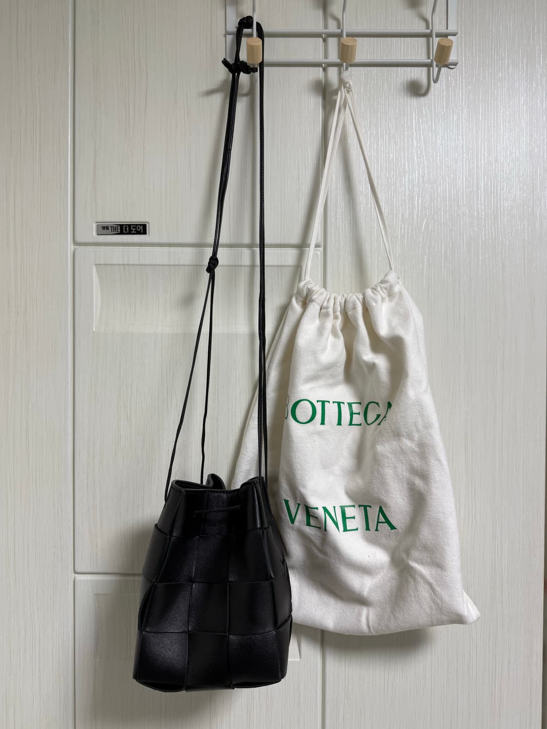 보테가베네타 미니 레더 카세트 버킷백 상품이미지2