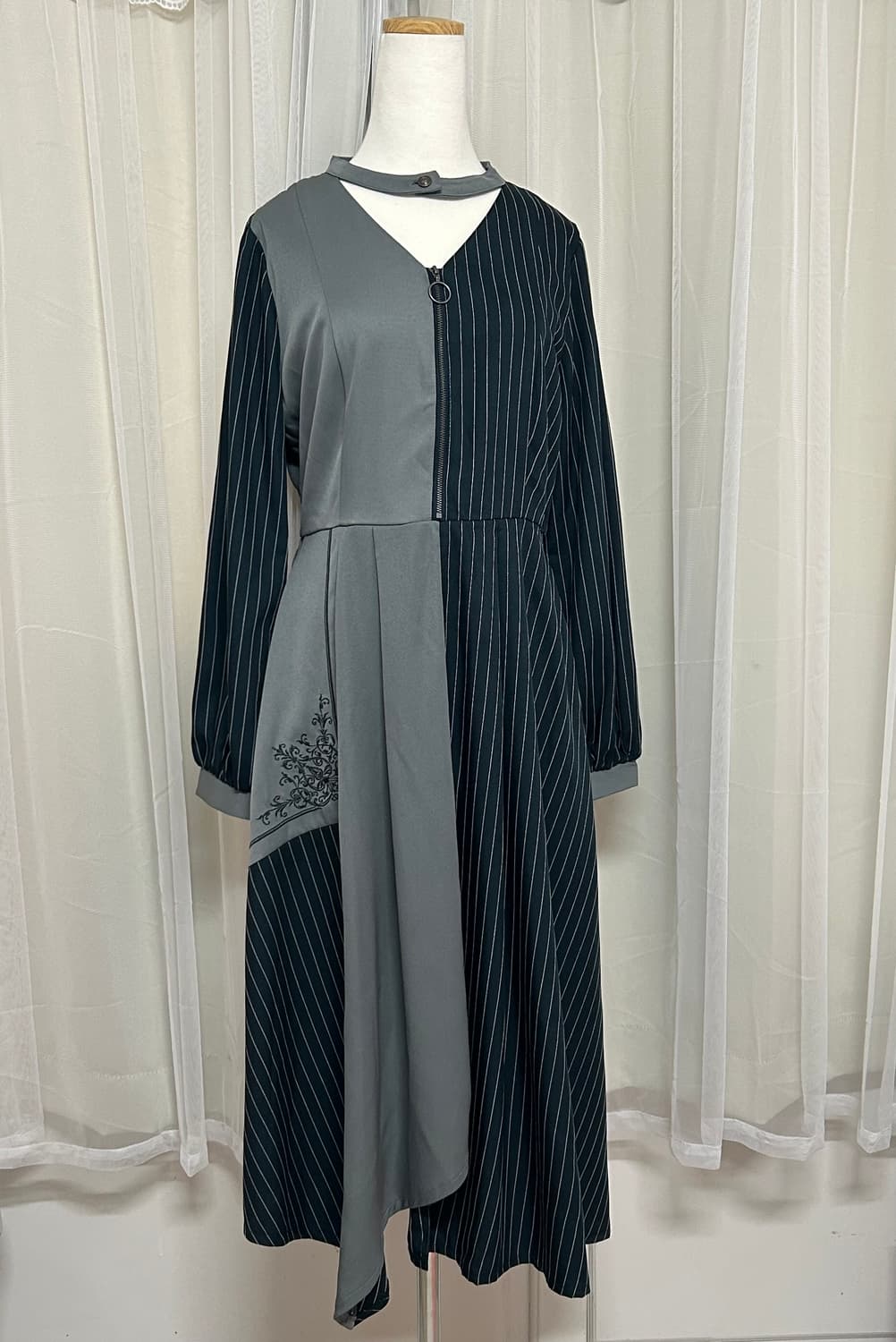 엑시즈팜 오즈온맛 고딕 자수 원피스 상품이미지1