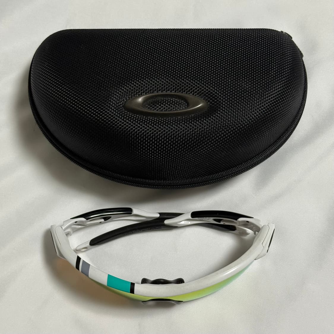 오클리 레이다락 30주년 선글라스 흰/검 버전 판매합니다 상품이미지3