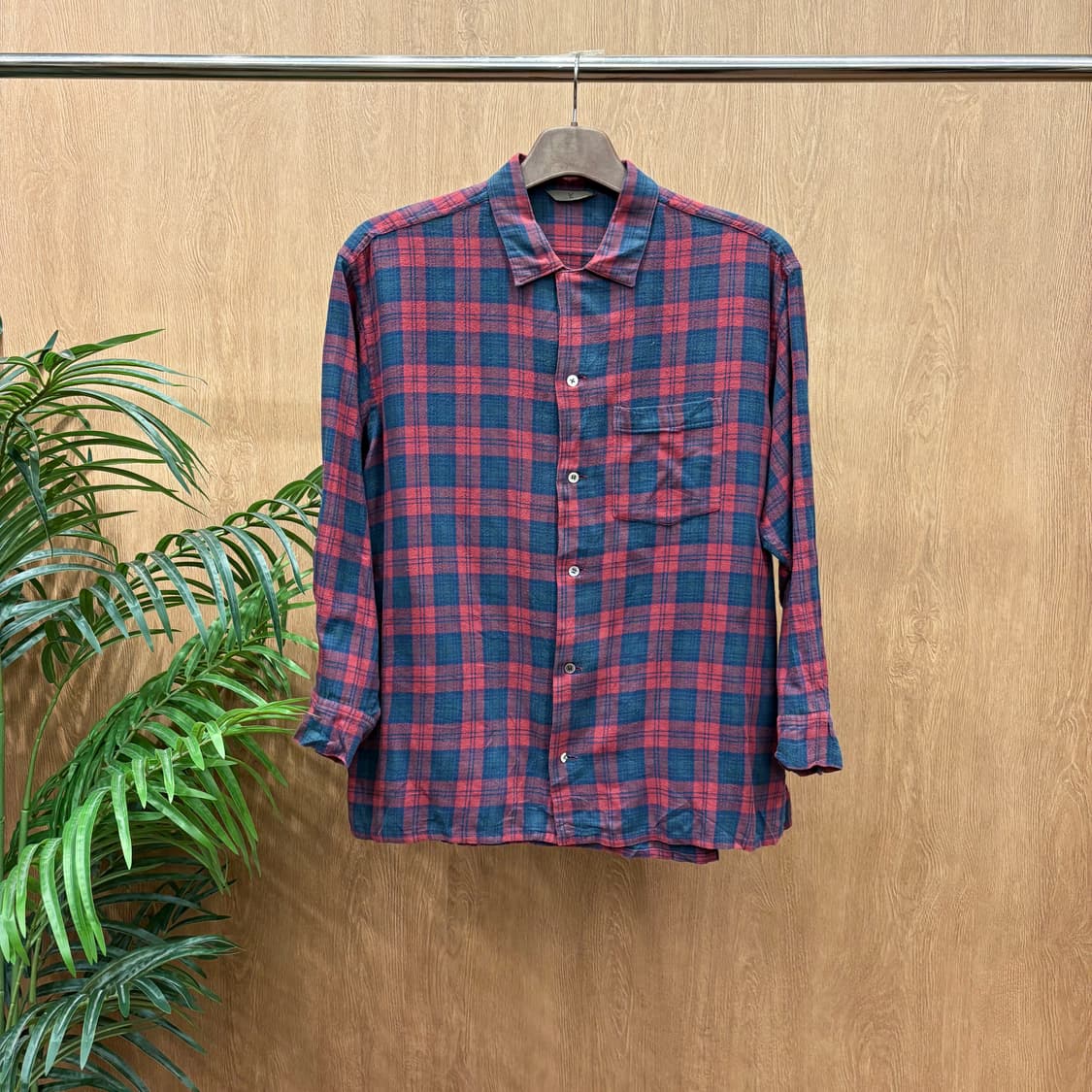 요지 야마모토 카라넥 긴팔 셔츠 일자 체크 패턴 스몰 포켓 디테일 레드 상품이미지1