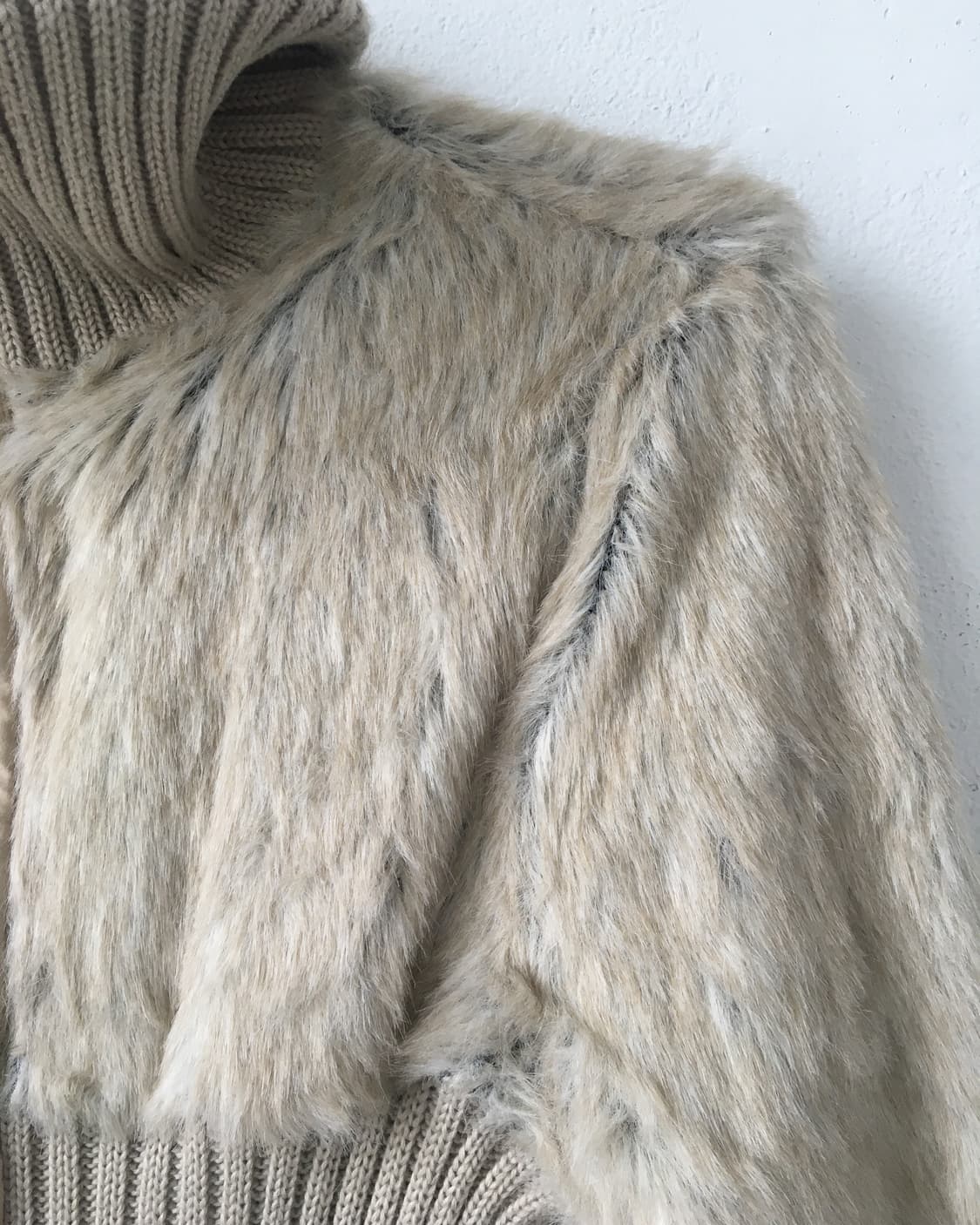 Zucca fake fur layer high neck knit zip  상품이미지6