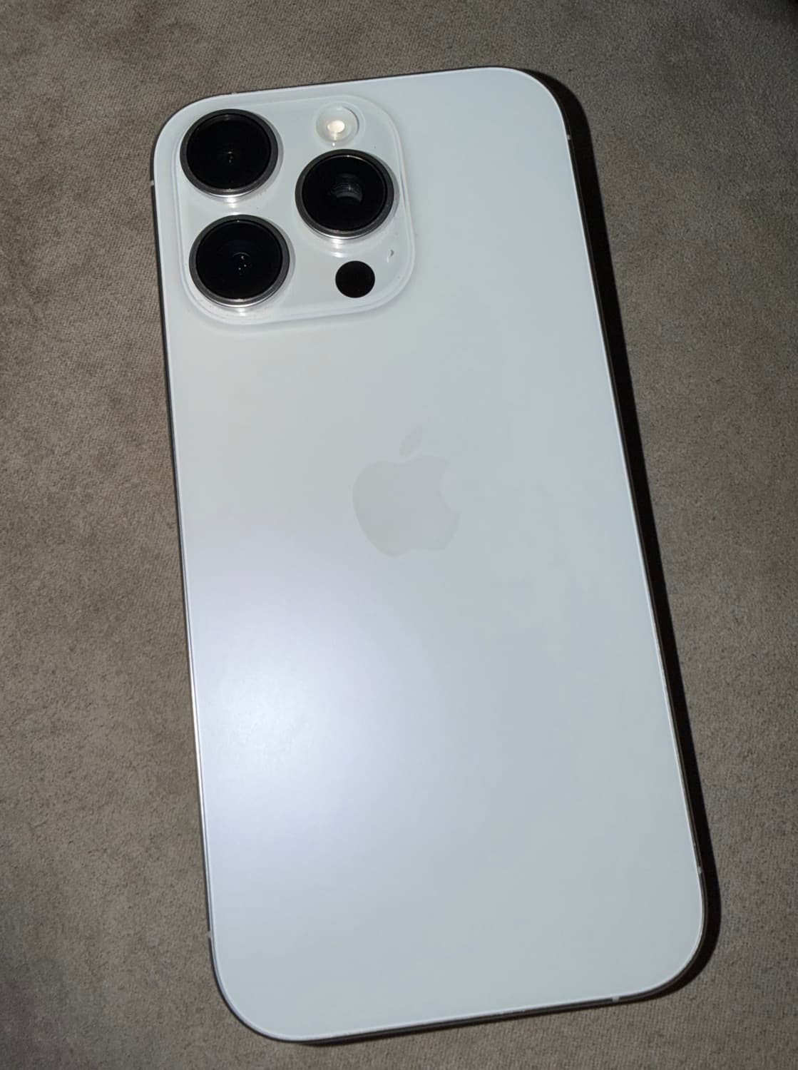 아이폰 16 Pro 화이트 색상 1TB 상품이미지3