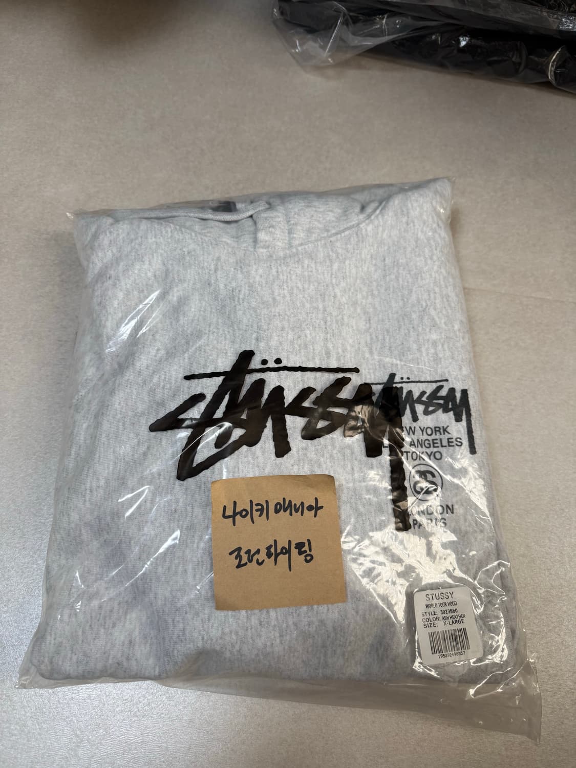 스투시 월드투어 후드 상품이미지1