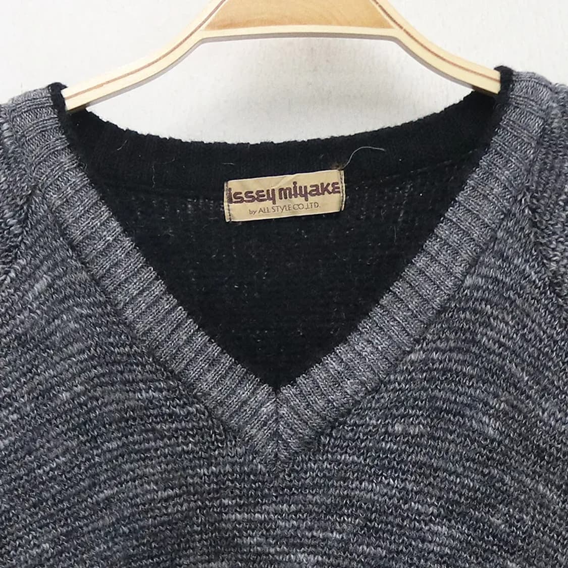 80'S ISSEY MIYAKE 브이넥 울 니트 60340 상품이미지3