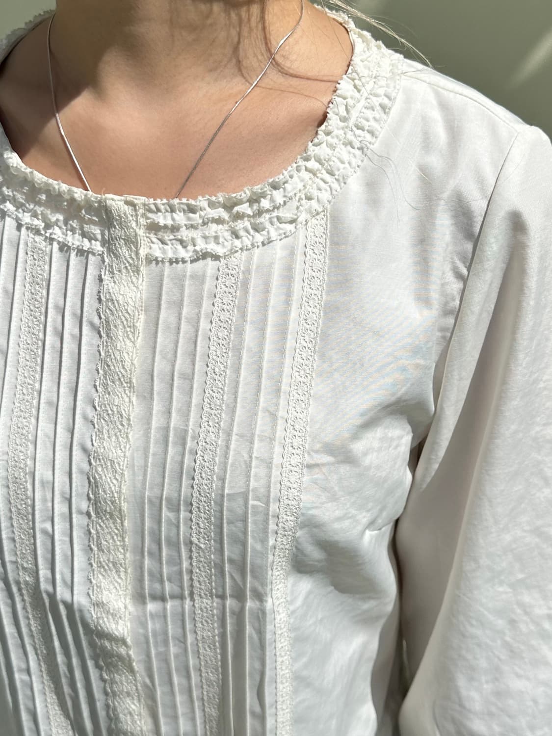 아이보리 레이스 프릴 블라우스 상품이미지2