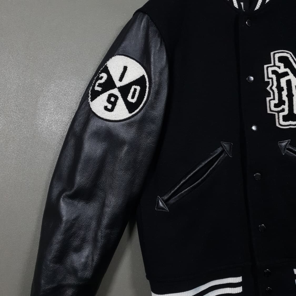 뉴에라 오리지네이터스 패치워크 울 레더 가죽 바시티 자켓 블랙 S 상품이미지3