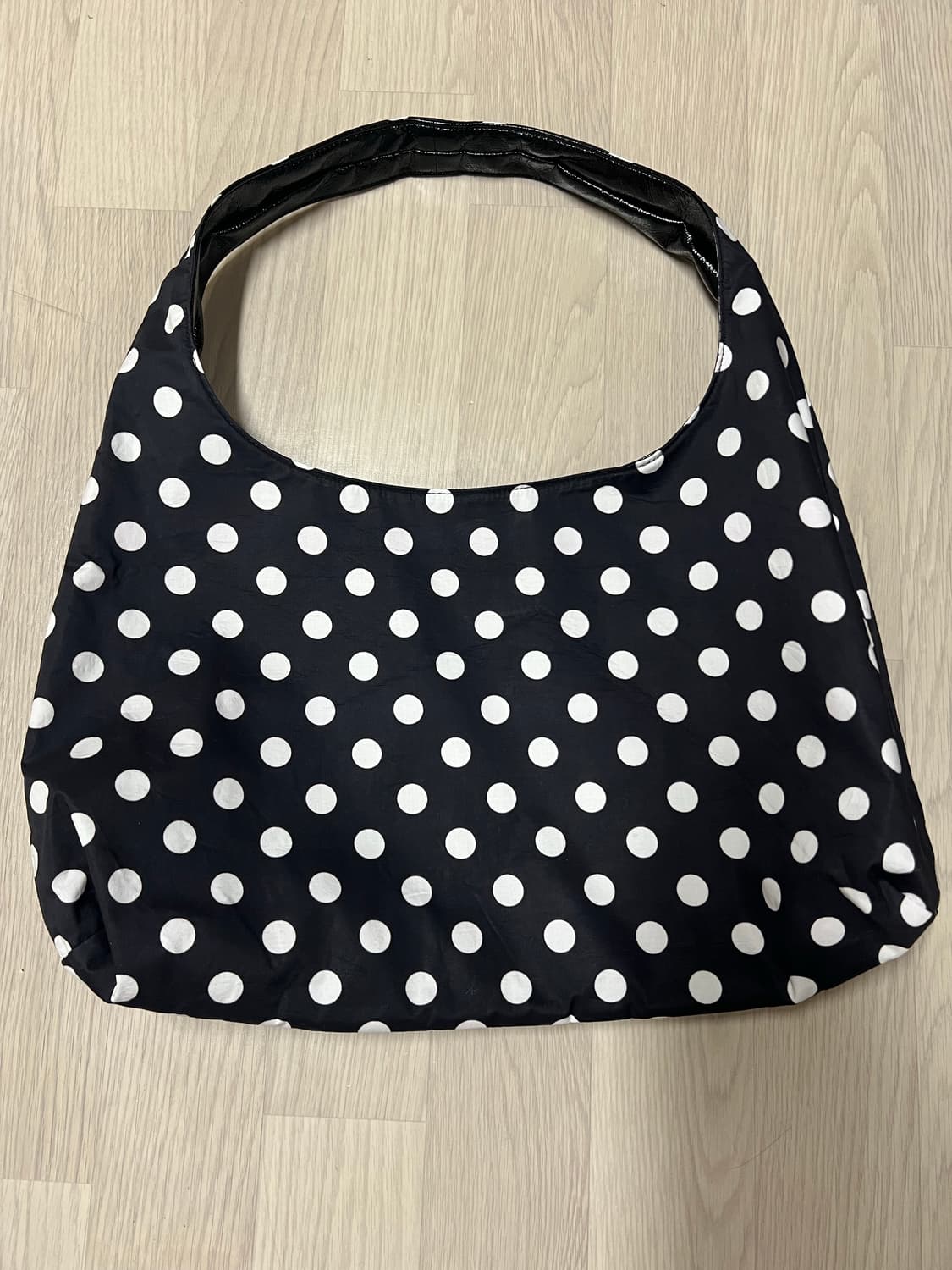 kanari TWO WAY BAG -dot & glossy- black 상품이미지3
