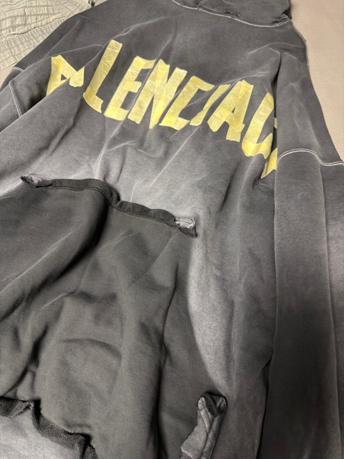 [2] 발렌시아가 테이프 후드 상품이미지1