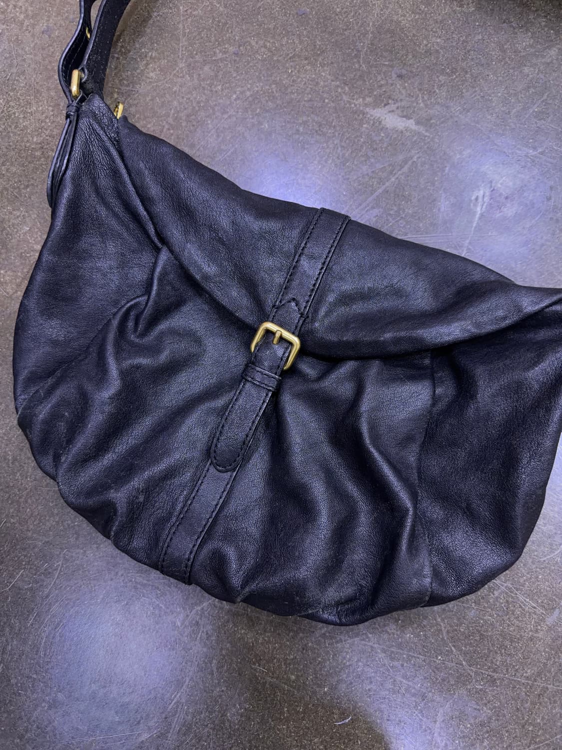 마크 바이 마크제이콥스 펄스 크로스백 레더 블랙 골드 가방 상품이미지3