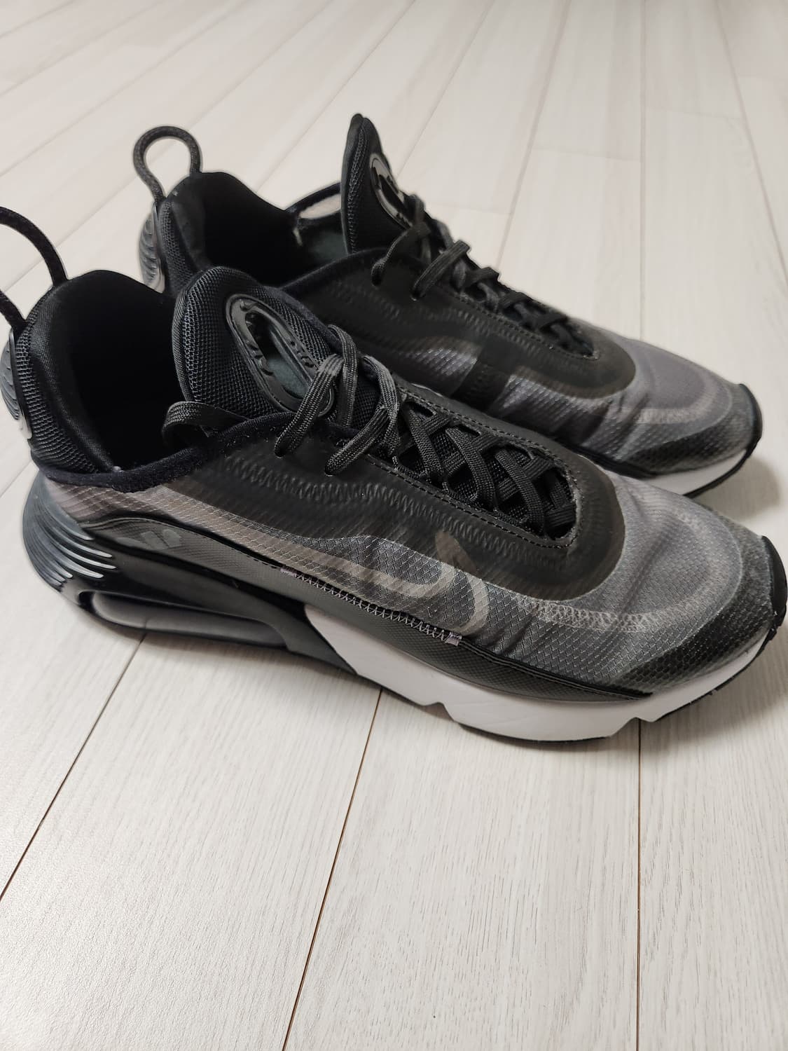 나이키 운동화 에어맥스 2090_C CW7306-001 사이즈260

사 상품이미지1