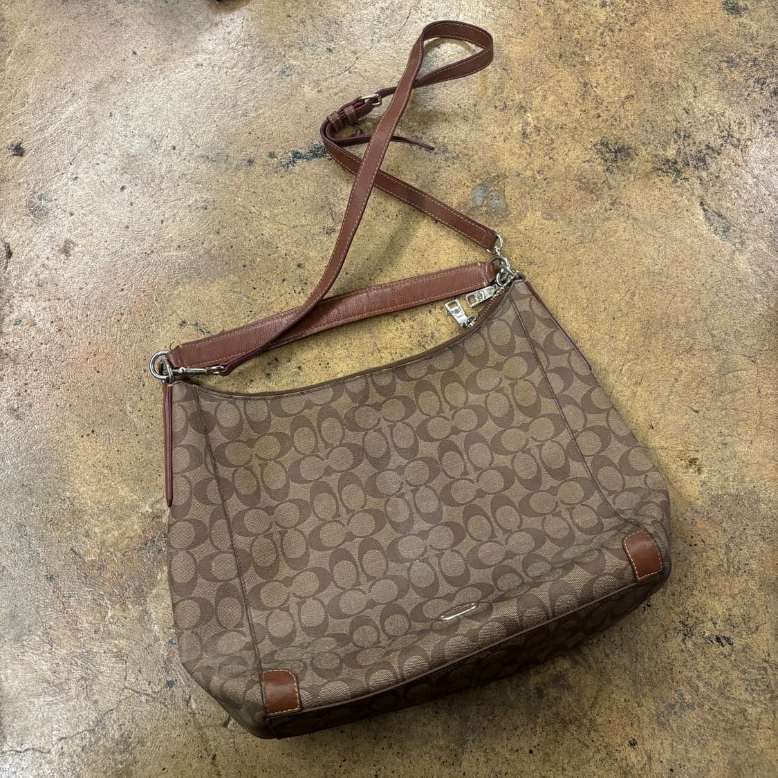 코치 빅 시그니처 호보백 가방 상품이미지1