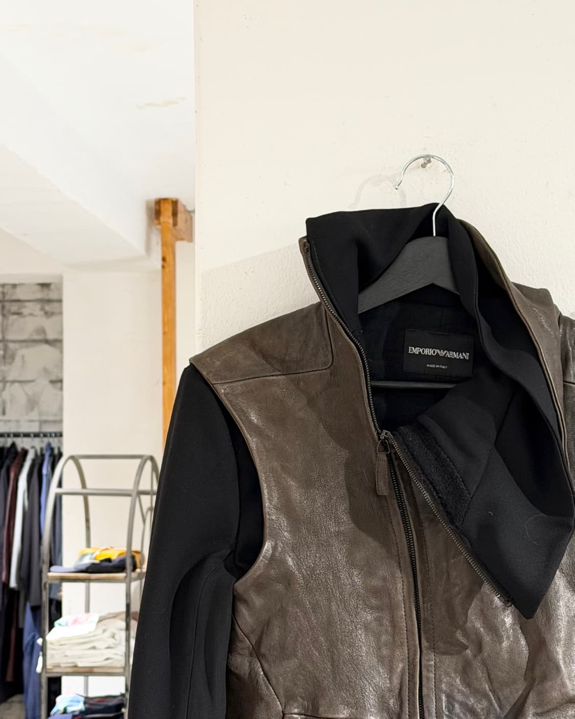 엠포리오 아르마니 카키 레더 집업 자켓 상품이미지2