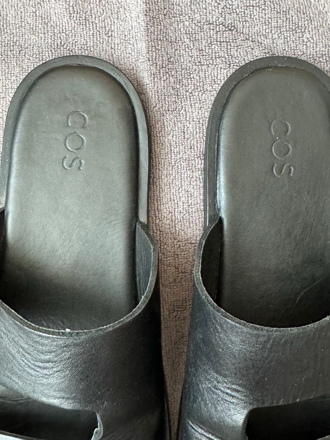 [COS/코스] 레더 패디드 슬라이드 블랙 (IT 42 / 280까지 가 상품이미지3