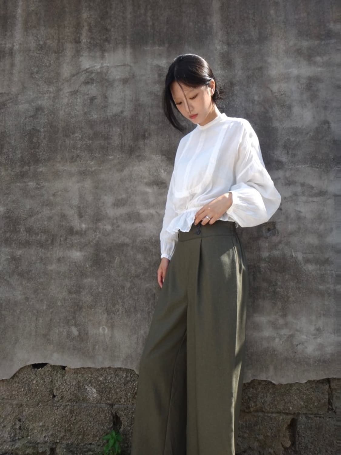 3 button wide banding slacks / khaki 상품이미지1