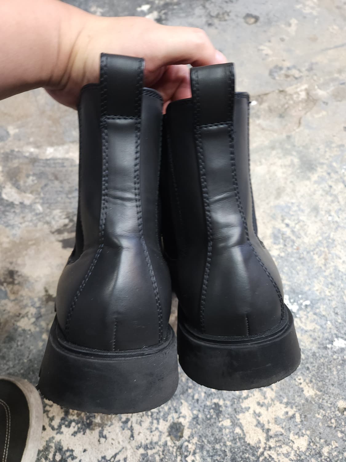 자라 청키 가죽 첼시부츠 275mm

 상품이미지5