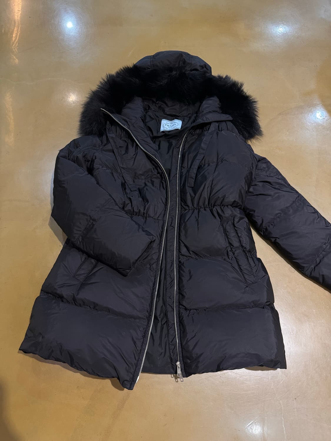 프라다 패딩 점퍼 블랙 42 상품이미지3