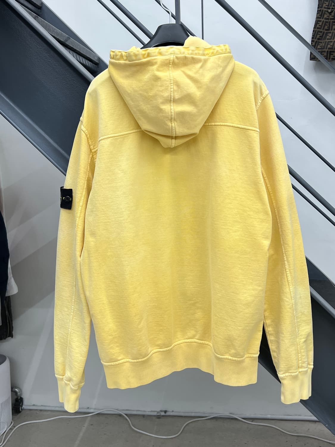 스톤아일랜드 와펜 옐로우 워싱 후드집업 상품이미지3