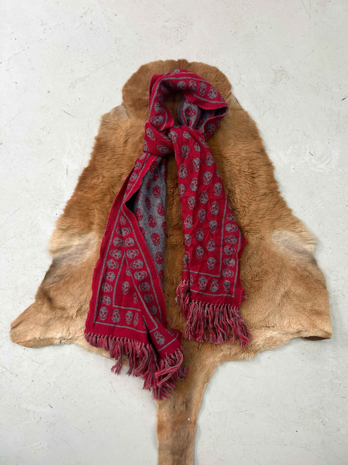 알렉산더 맥퀸 스컬 머플러 상품이미지1