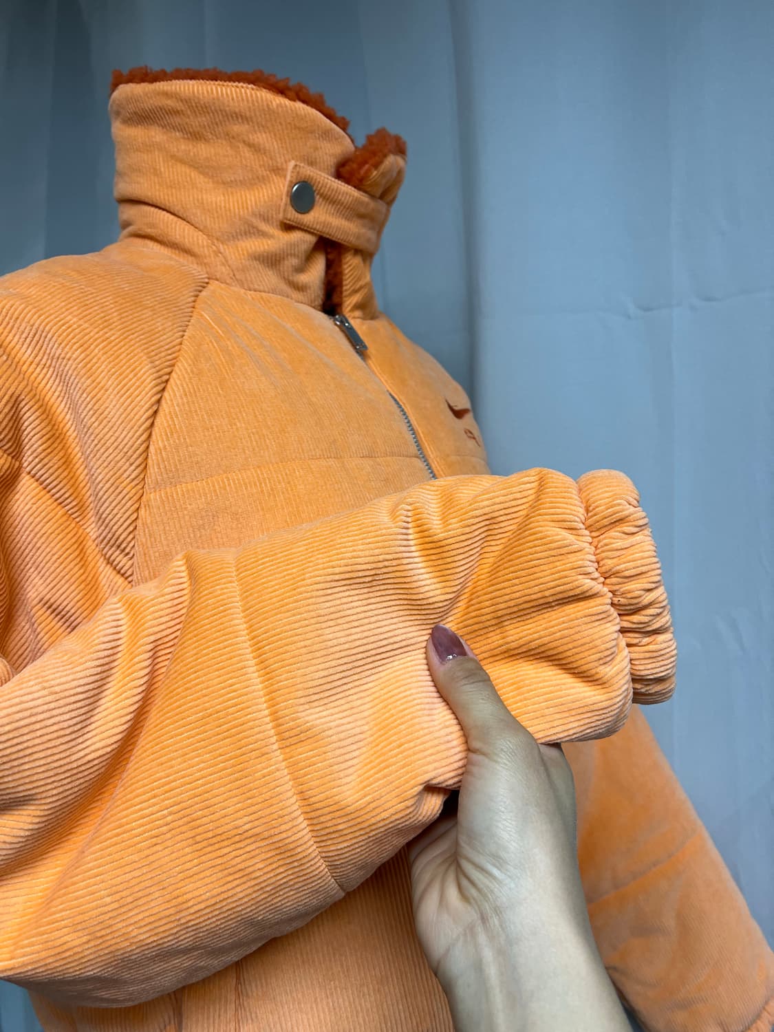 나이키 우먼스 에어 써마핏 코듀로이 크롭 점퍼  상품이미지2