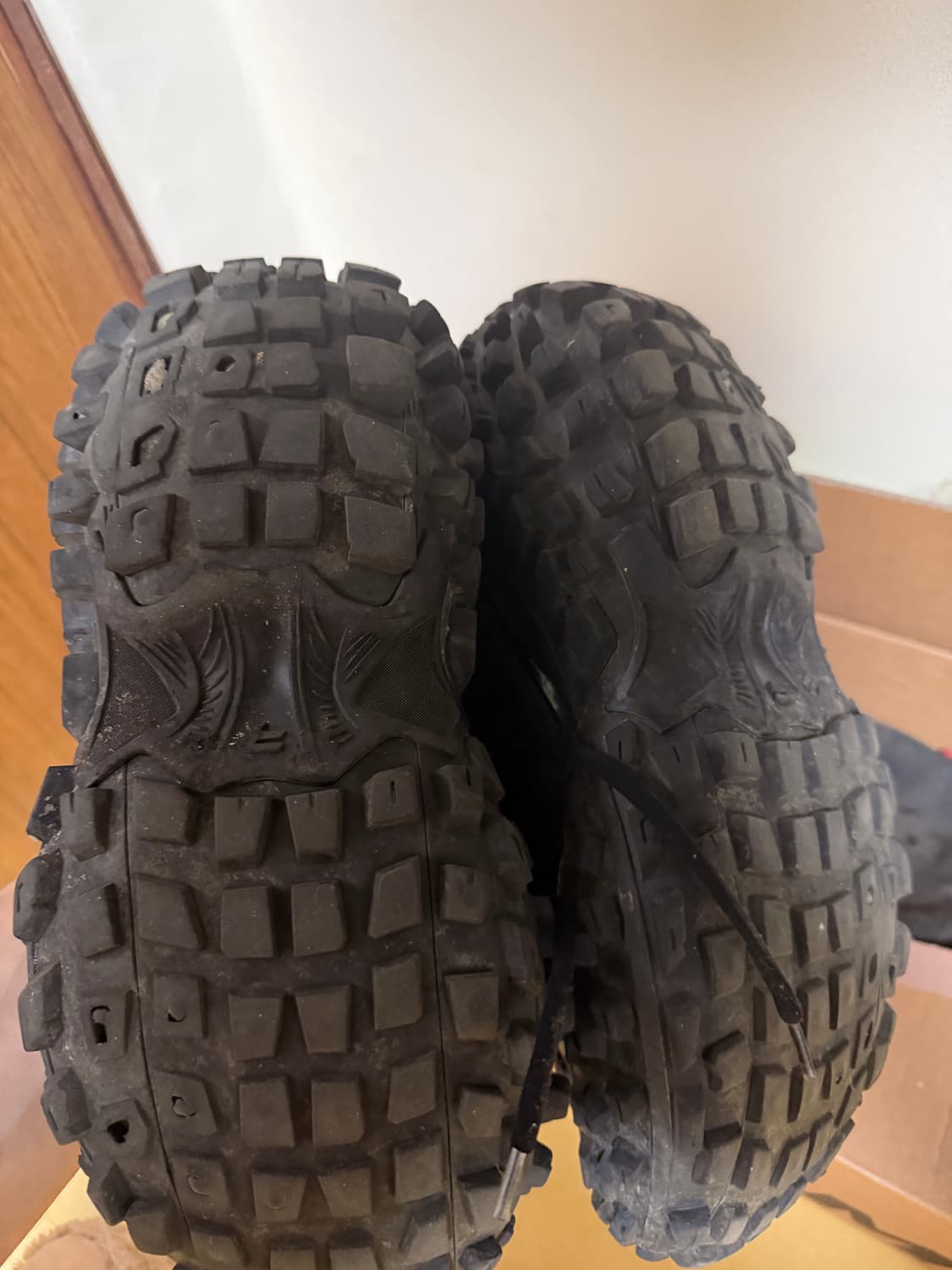 발렌시아가 디펜더 42 상품이미지6