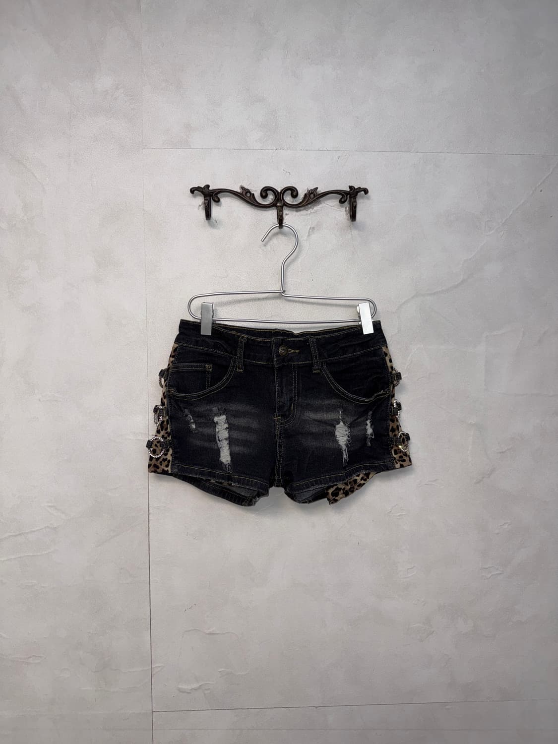 Destroyed denim leopard ring shorts 상품이미지1