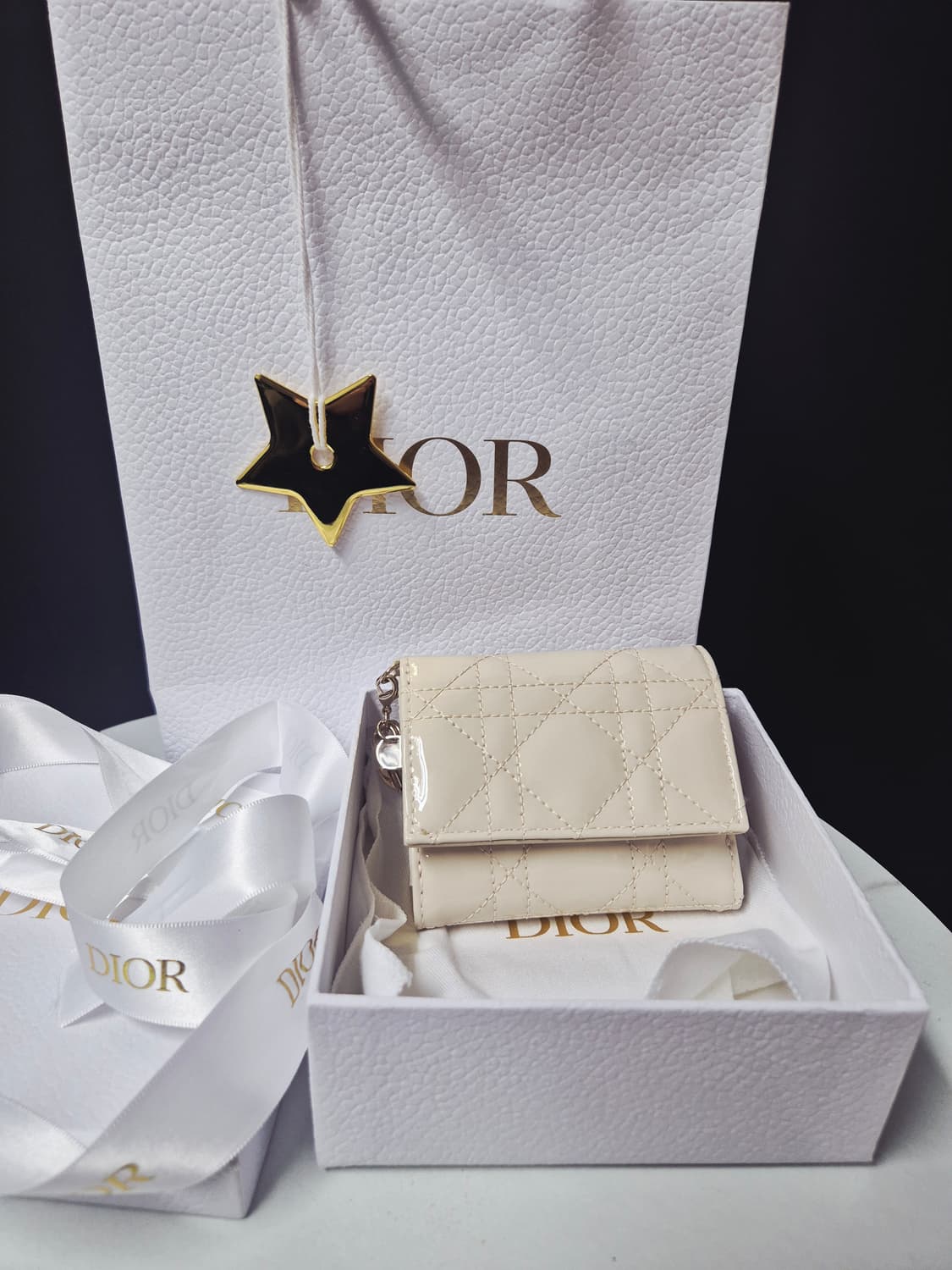 디올 로투스 반지갑 샌드컬러 (새상품) 상품이미지1