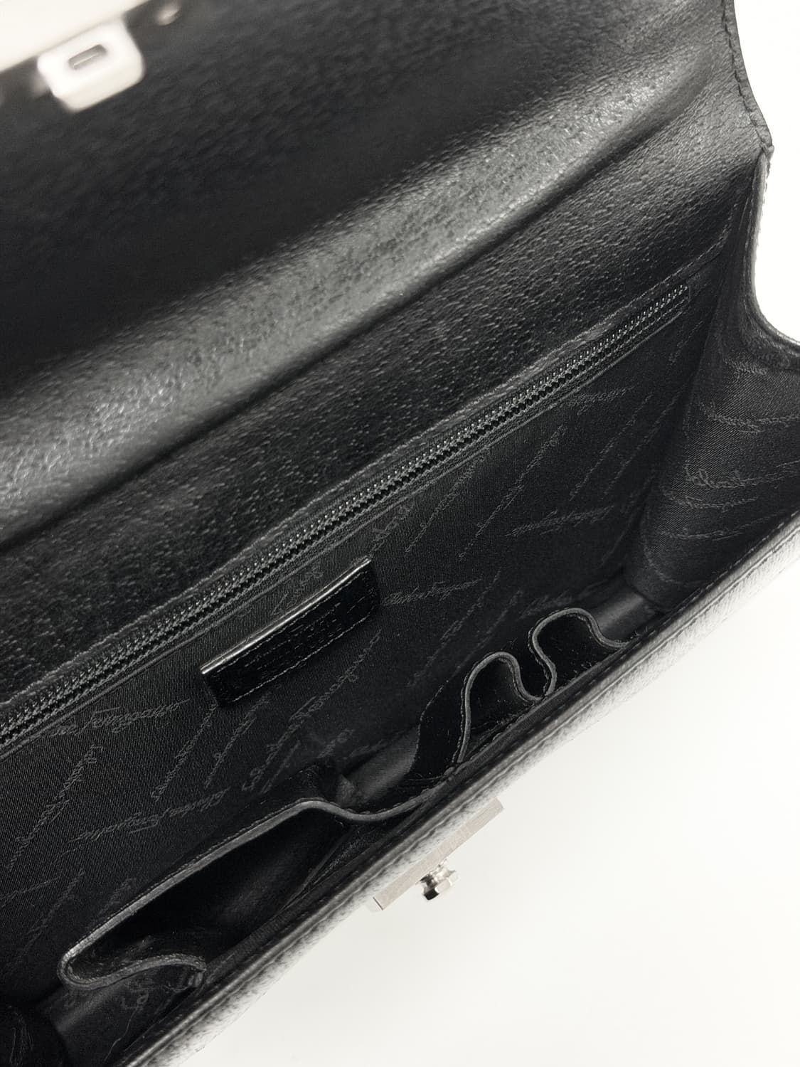 페라가모 블랙 레더 클러치백 상품이미지3