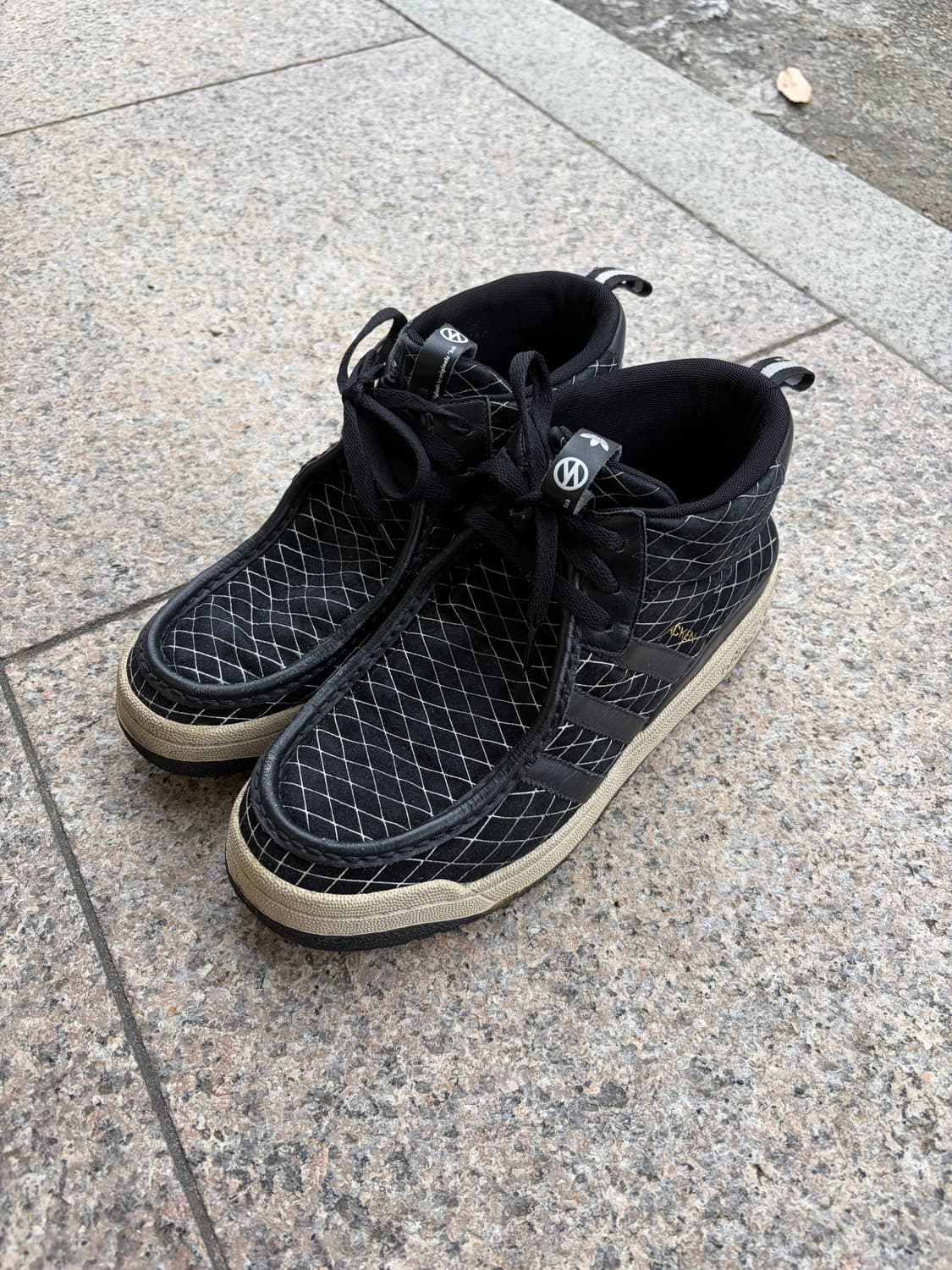 Adidas x Neighborhood Bracken (275) 상품이미지2