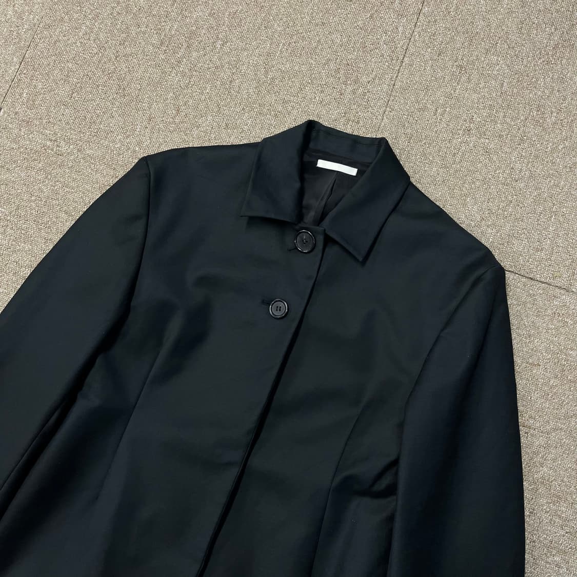 아모멘토 스퀘어드 숄더 트윌 자켓 상품이미지4