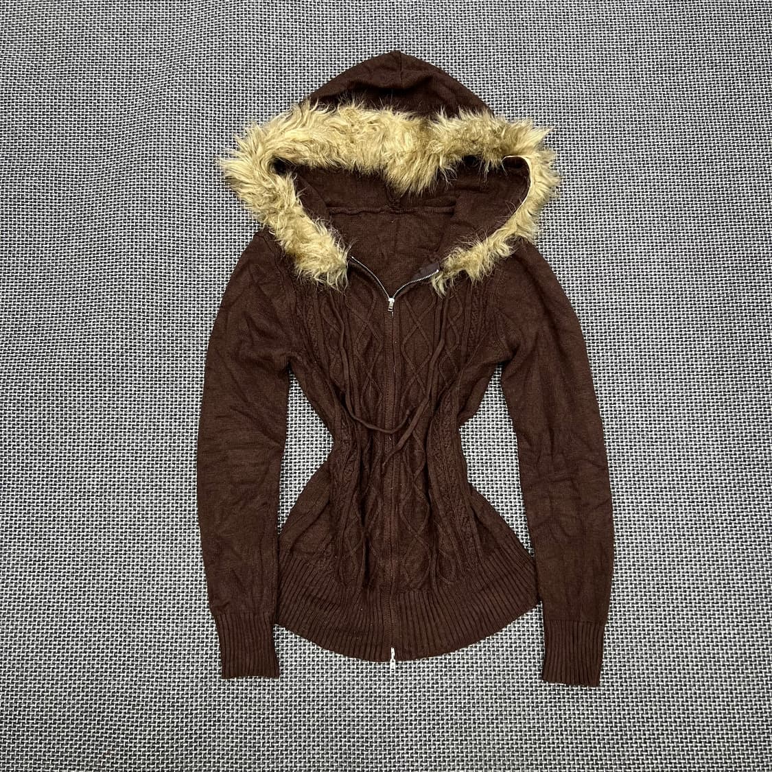 착샷O 빈티지 브라운 케이블 퍼후드 니트집업 상품이미지1