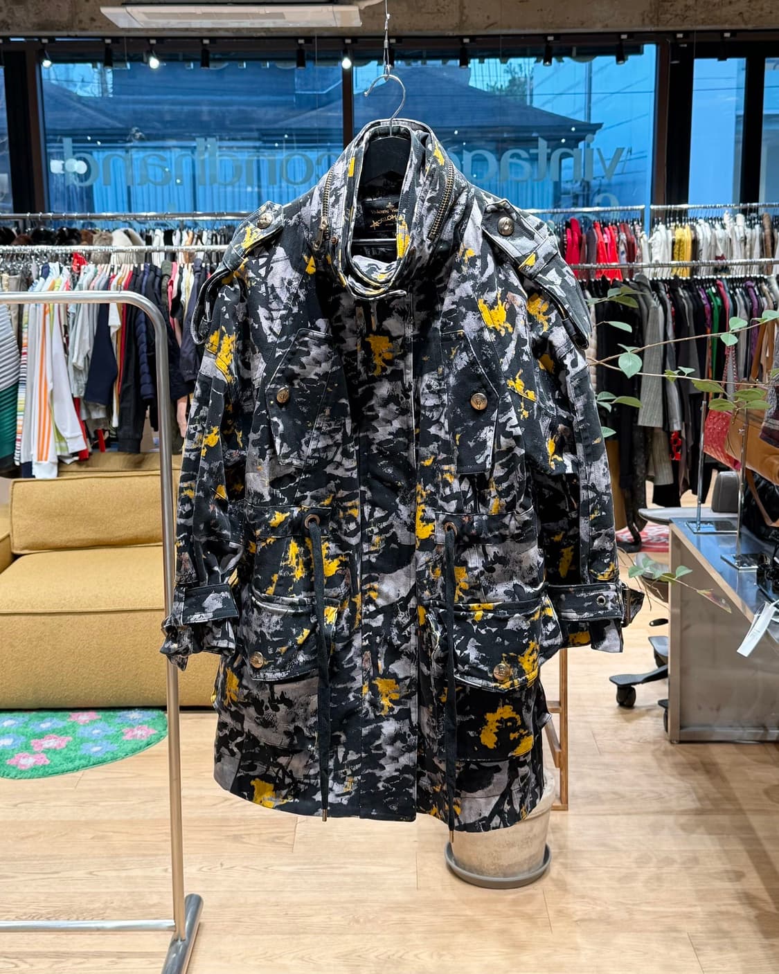 비비안 웨스트우드 블랙 옐로우 페인팅 프린팅 자켓  상품이미지1