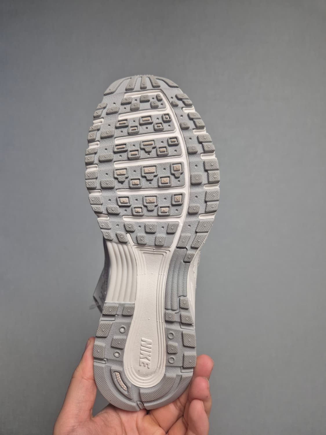 [새상품/235] 나이키 P-6000 SE 서밋 화이트 바스트 그레이 상품이미지4