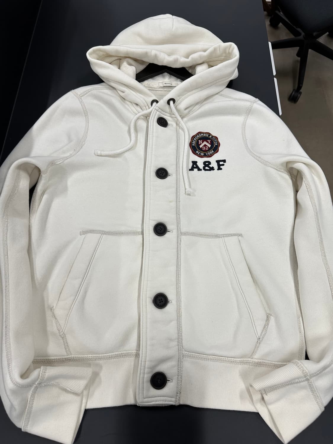 아베크롬비 NY 버튼 머슬핏후드집업 아이보리 상품이미지4